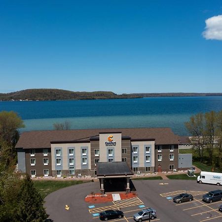 Comfort Inn & Suites Munising-Lakefront Экстерьер фото