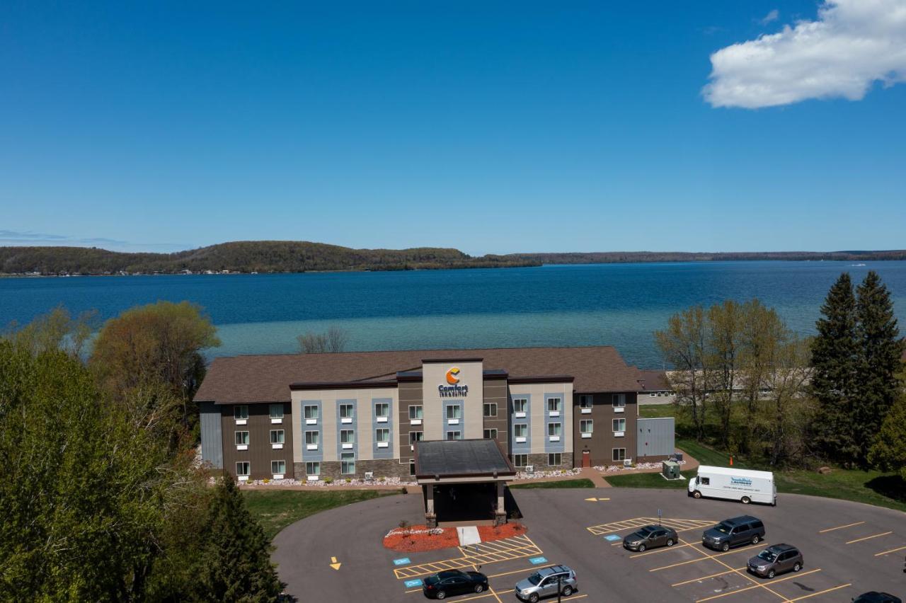 Comfort Inn & Suites Munising-Lakefront Экстерьер фото